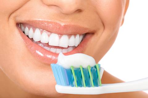 Tìm hiểu về những lợi lợi ích và rủi ro của quảng cáo kem đánh răng